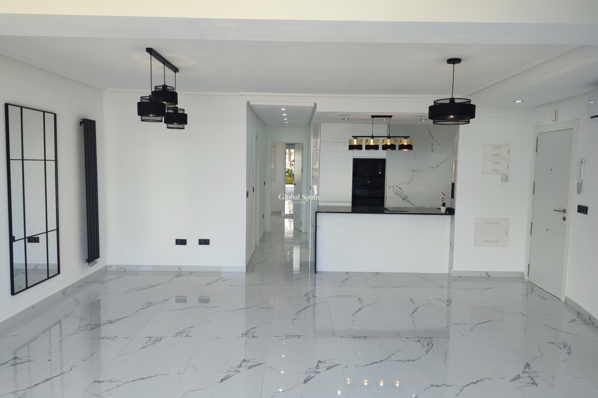 Revente - APPARTEMENT -
SUCINA - Inland