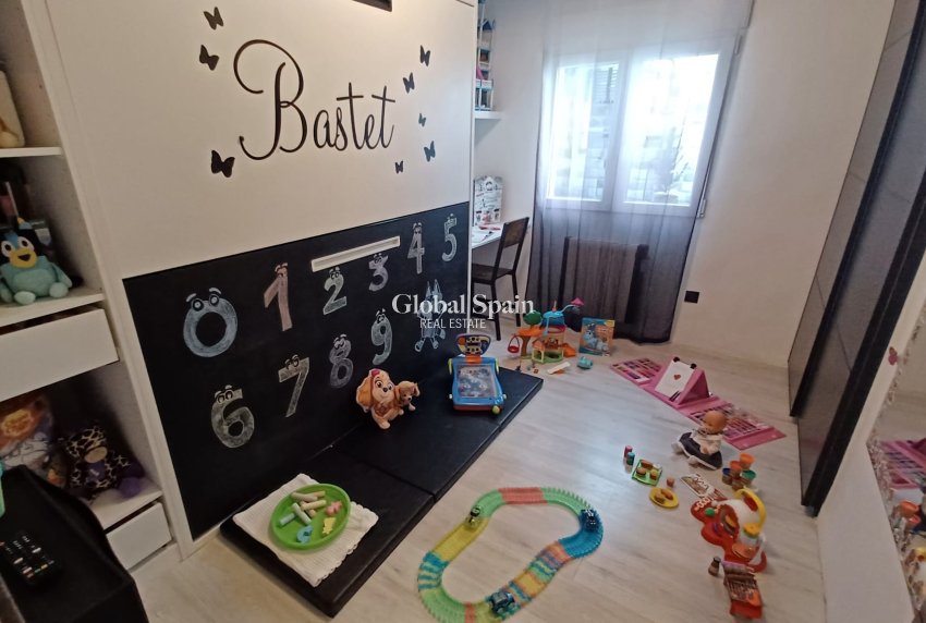 Revente - Appartement -
TORRE DE LA HORADADA - Costa Blanca Sur