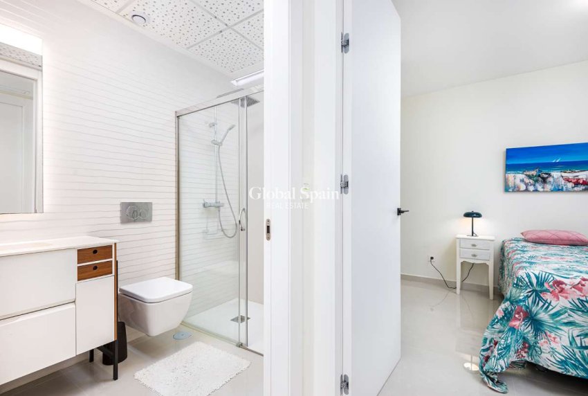 Revente - APPARTEMENT -
TORRE DE LA HORADADA - Costa Blanca