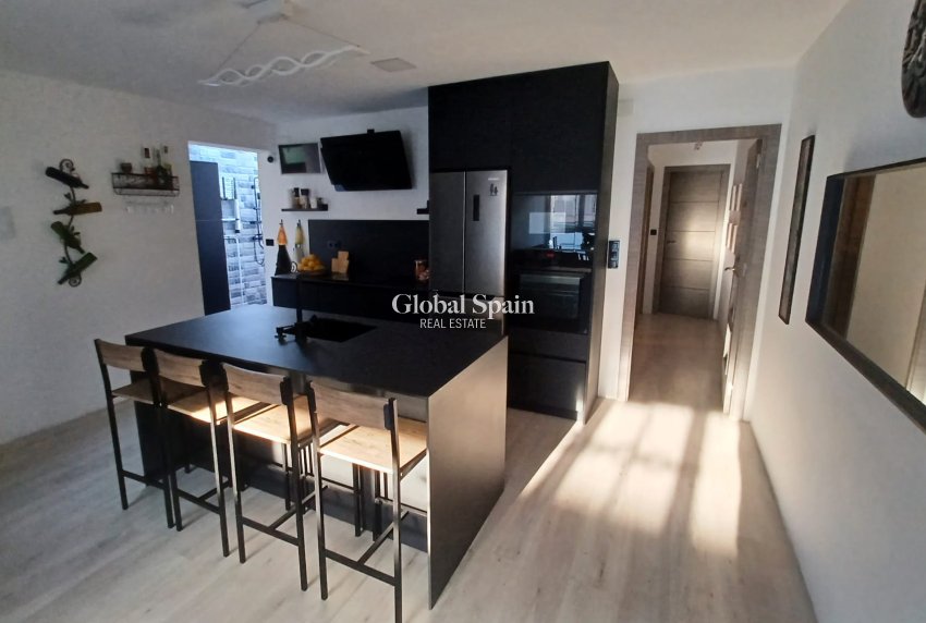 Revente - APPARTEMENT -
TORRE DE LA HORADADA - Costa Blanca