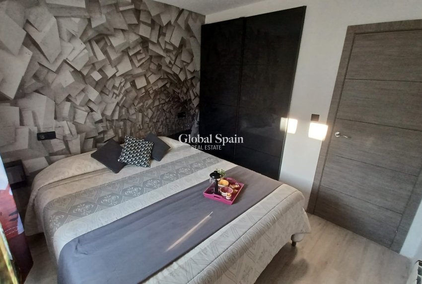 Revente - APPARTEMENT -
TORRE DE LA HORADADA - Costa Blanca