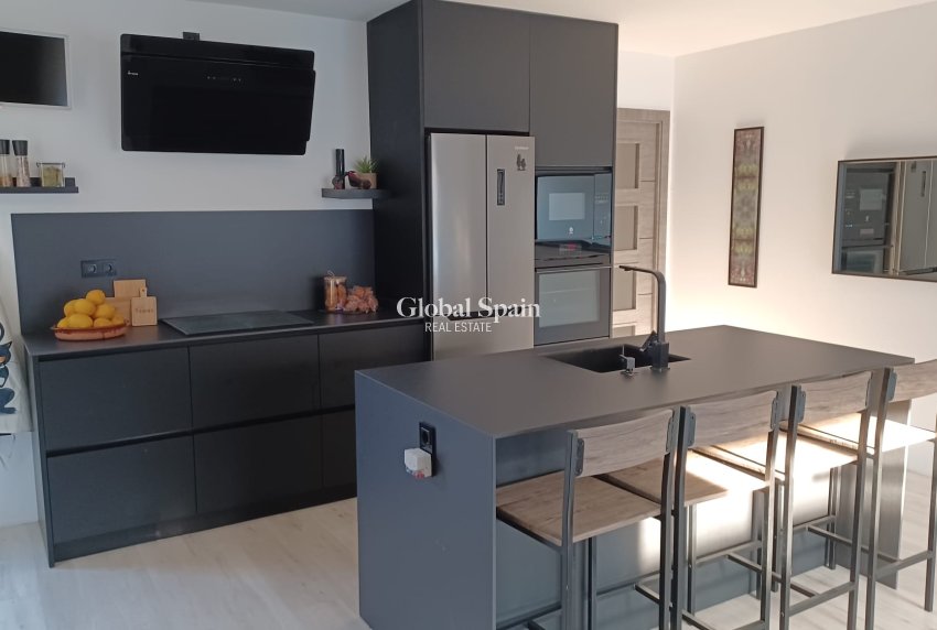 Revente - APPARTEMENT -
TORRE DE LA HORADADA - Costa Blanca