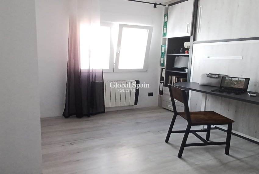 Revente - APPARTEMENT -
TORRE DE LA HORADADA - Costa Blanca
