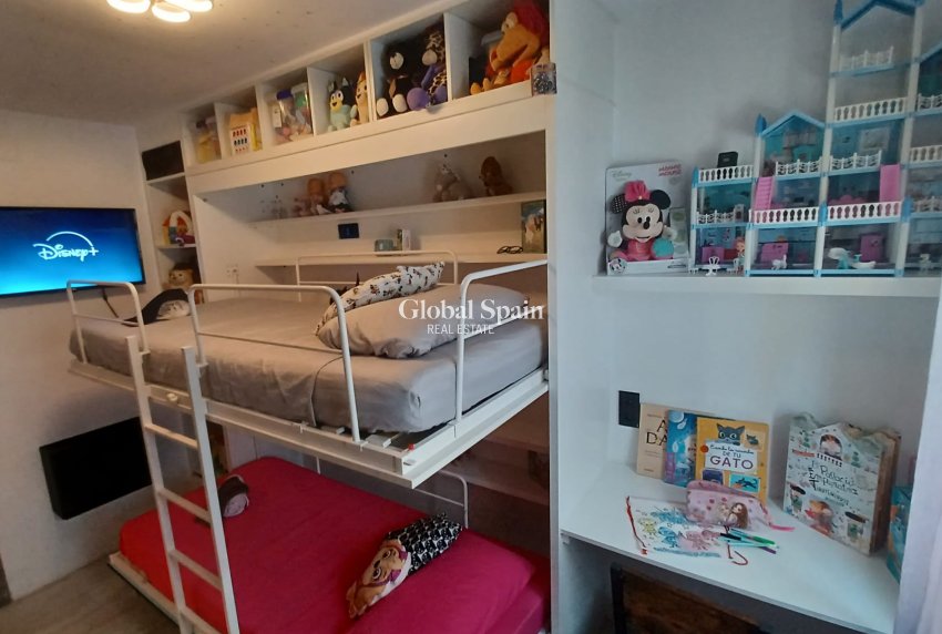 Revente - APPARTEMENT -
TORRE DE LA HORADADA - Costa Blanca
