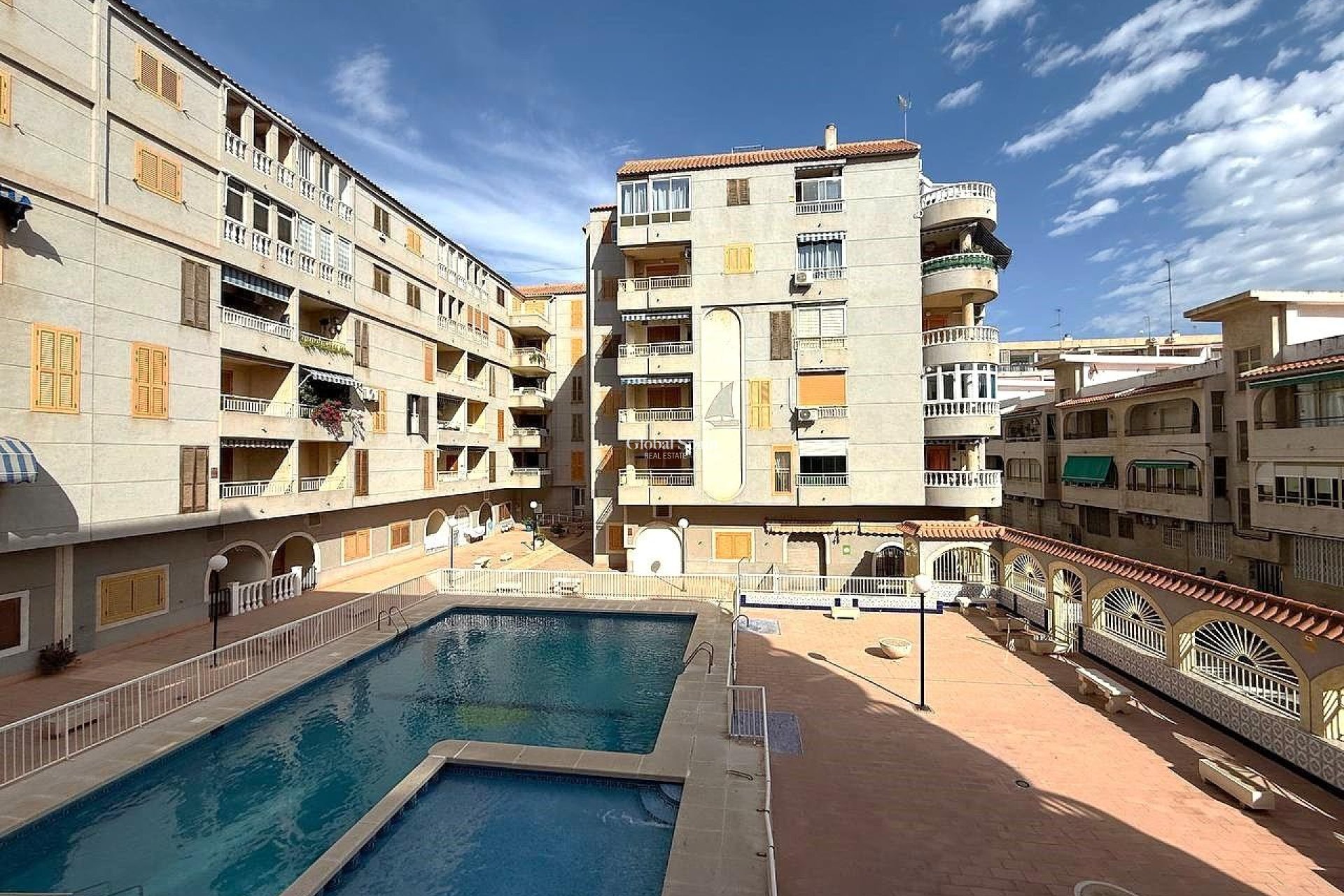 Revente - APPARTEMENT -
TORREVIEJA - Acequion