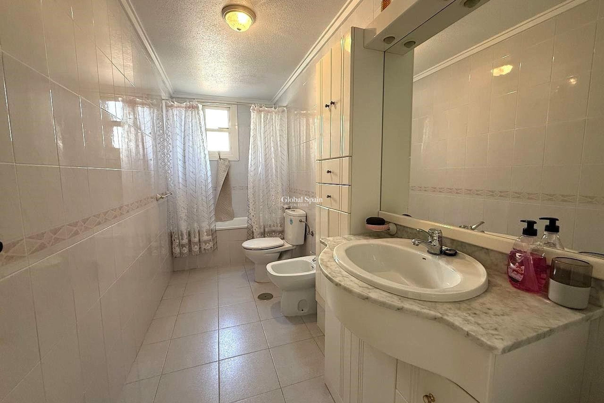 Revente - APPARTEMENT -
TORREVIEJA - Acequion