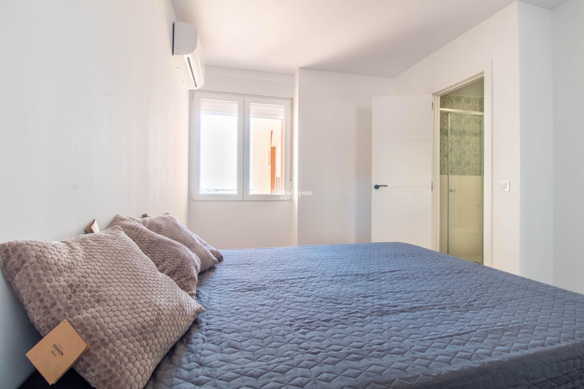 Revente - APPARTEMENT -
TORREVIEJA - Acequion