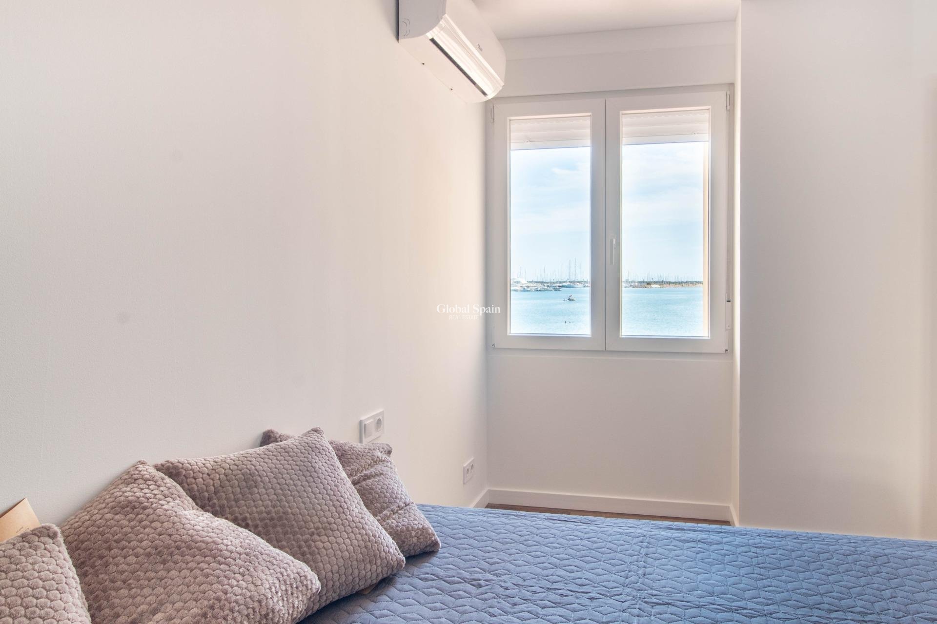 Revente - APPARTEMENT -
TORREVIEJA - Acequion