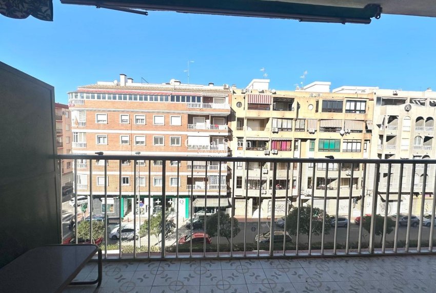 Revente - APPARTEMENT -
TORREVIEJA - Acequion