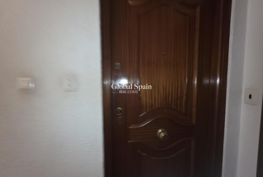Revente - APPARTEMENT -
TORREVIEJA - Acequion