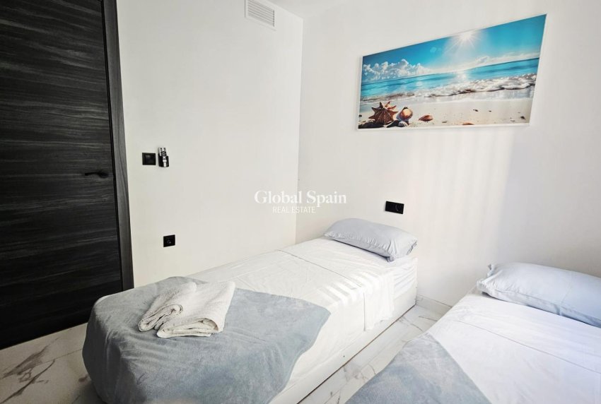 Revente - APPARTEMENT -
TORREVIEJA - Acequion