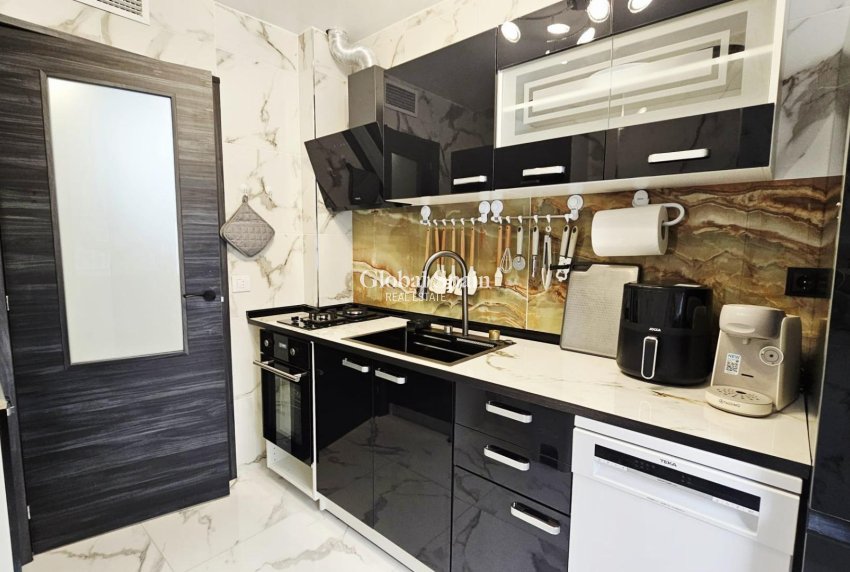 Revente - APPARTEMENT -
TORREVIEJA - Acequion