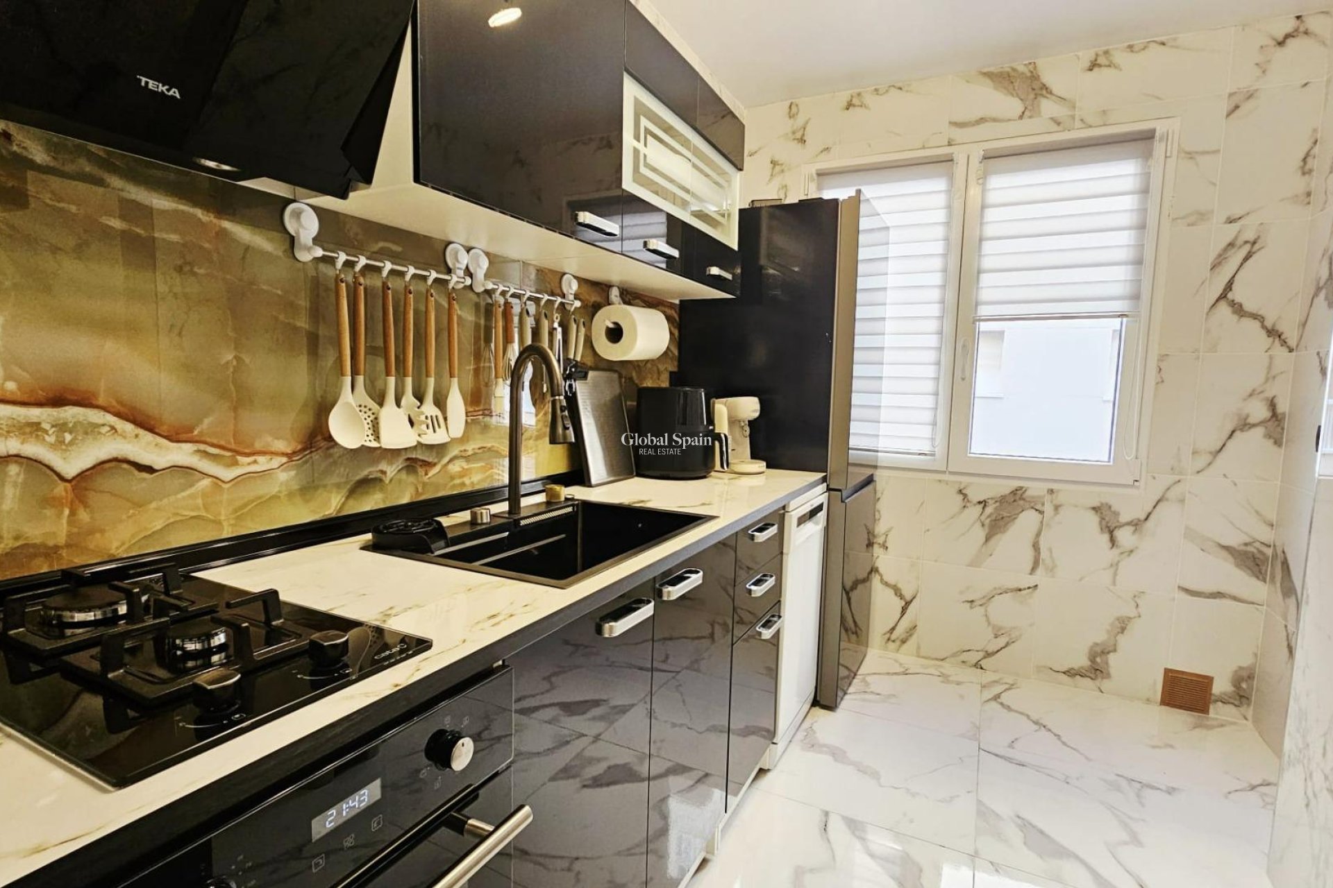 Revente - APPARTEMENT -
TORREVIEJA - Acequion