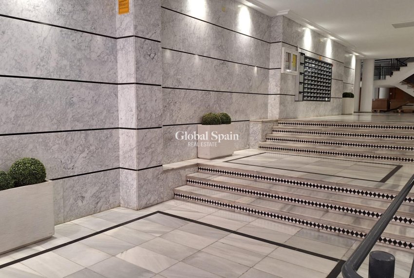 Revente - APPARTEMENT -
TORREVIEJA - Acequion