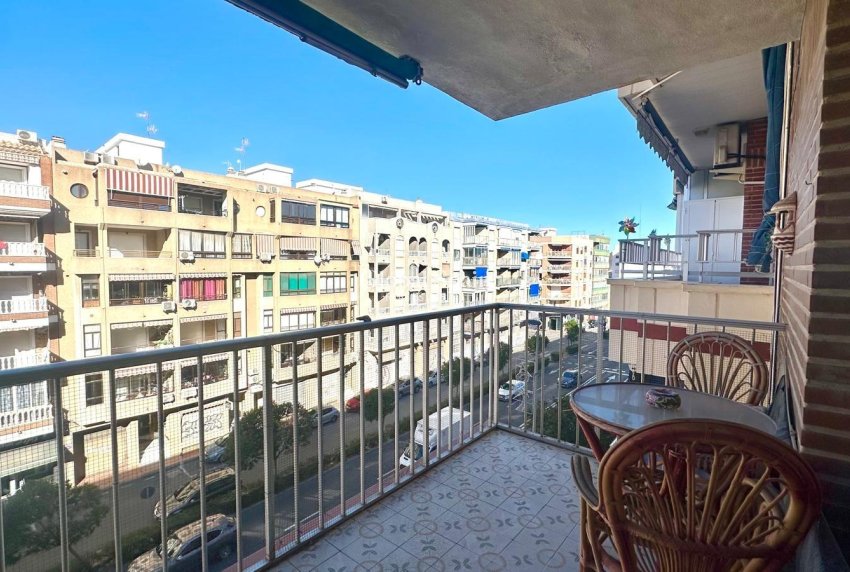 Revente - APPARTEMENT -
TORREVIEJA - Acequion
