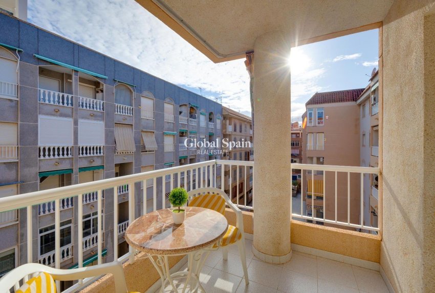 Revente - APPARTEMENT -
TORREVIEJA - Acequion