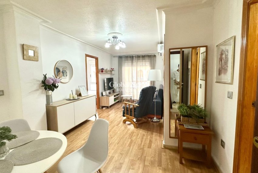 Revente - APPARTEMENT -
TORREVIEJA - Acequion