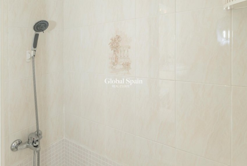 Revente - APPARTEMENT -
TORREVIEJA - Acequion