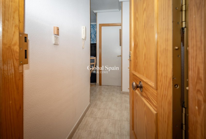 Revente - APPARTEMENT -
TORREVIEJA - Acequion