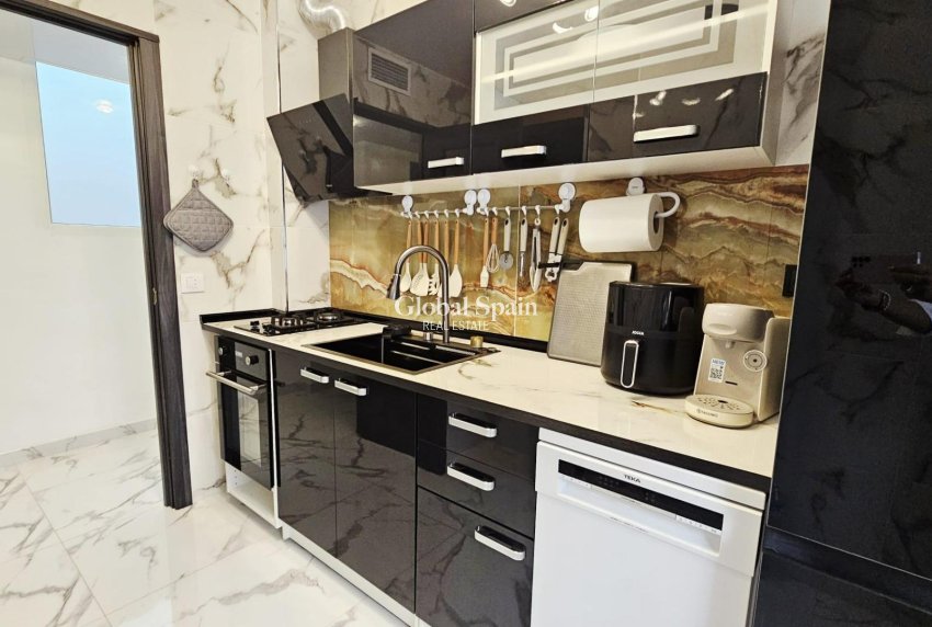 Revente - APPARTEMENT -
TORREVIEJA - Acequion