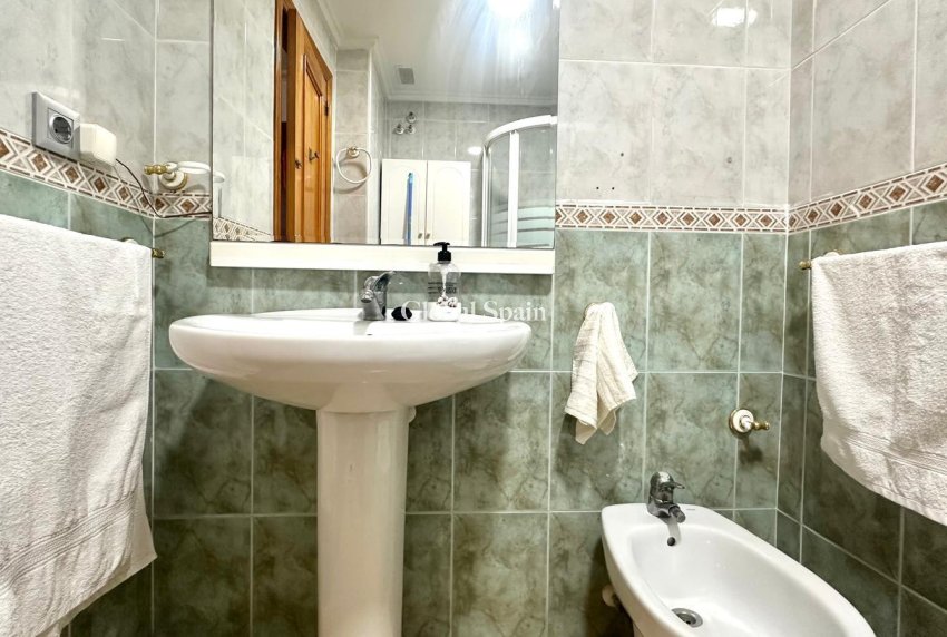 Revente - APPARTEMENT -
TORREVIEJA - Acequion