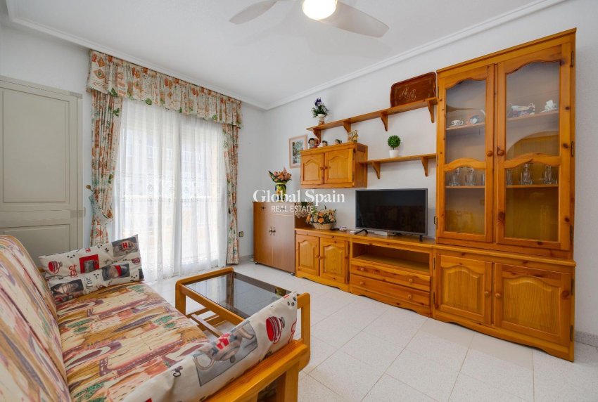 Revente - APPARTEMENT -
TORREVIEJA - Acequion