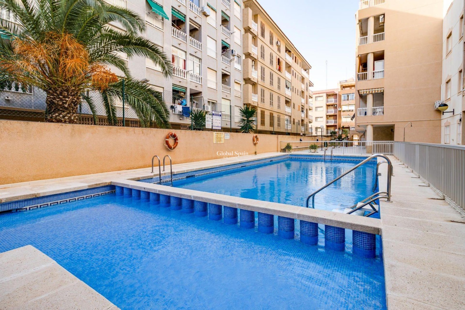 Revente - APPARTEMENT -
TORREVIEJA - Acequion