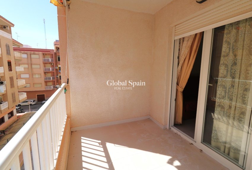 Revente - APPARTEMENT -
TORREVIEJA - Acequion