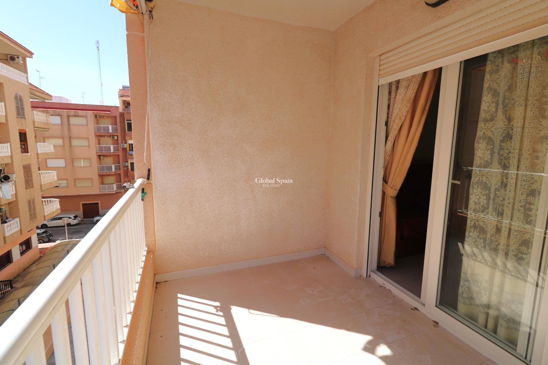 Revente - APPARTEMENT -
TORREVIEJA - Acequion