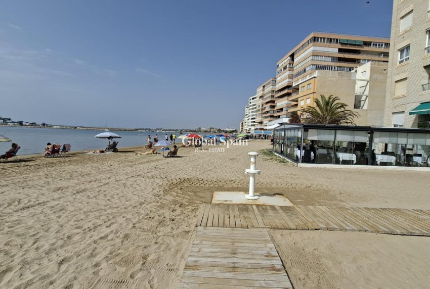Revente - APPARTEMENT -
TORREVIEJA - Acequion