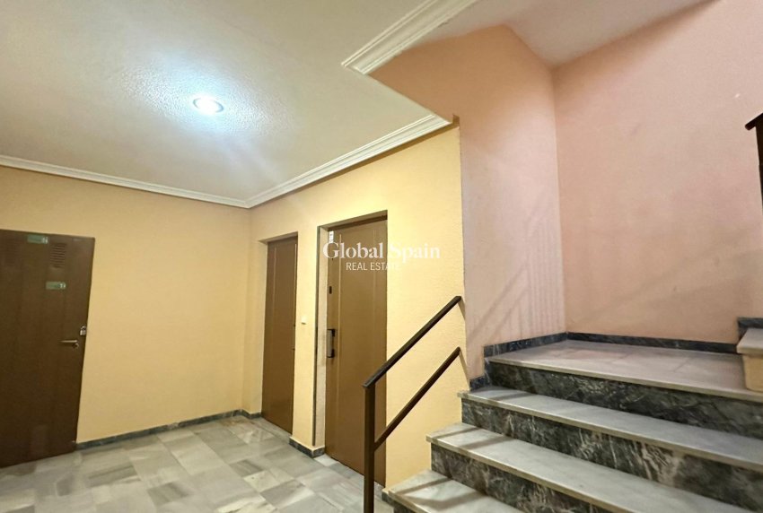 Revente - APPARTEMENT -
TORREVIEJA - Acequion