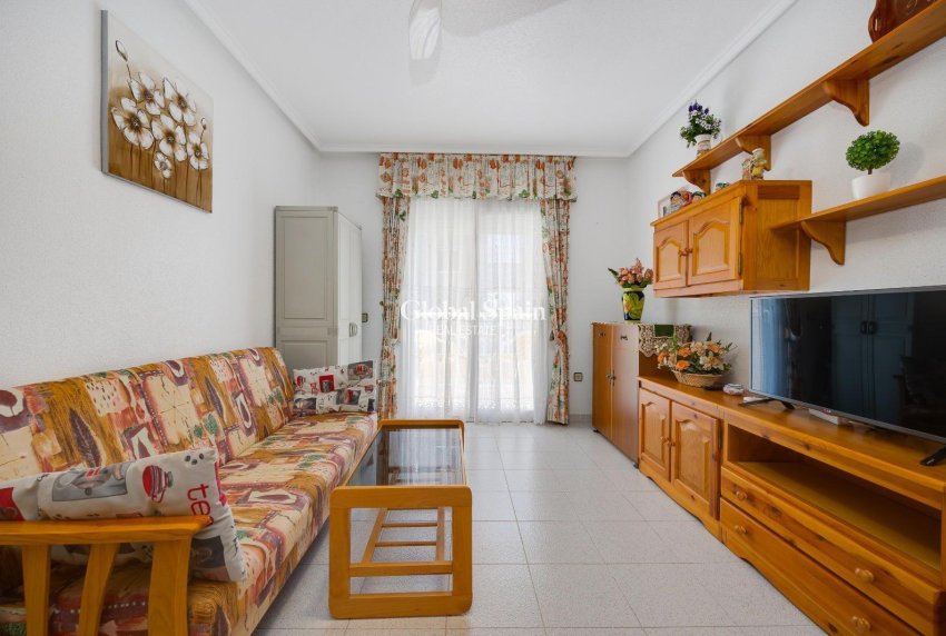 Revente - APPARTEMENT -
TORREVIEJA - Acequion