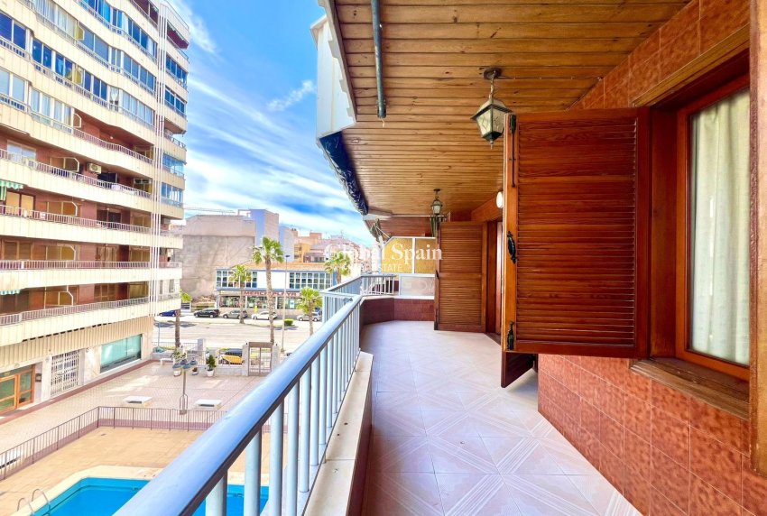 Revente - APPARTEMENT -
TORREVIEJA - Acequion