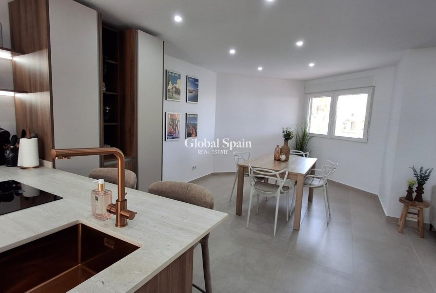 Revente - APPARTEMENT -
TORREVIEJA - Acequion