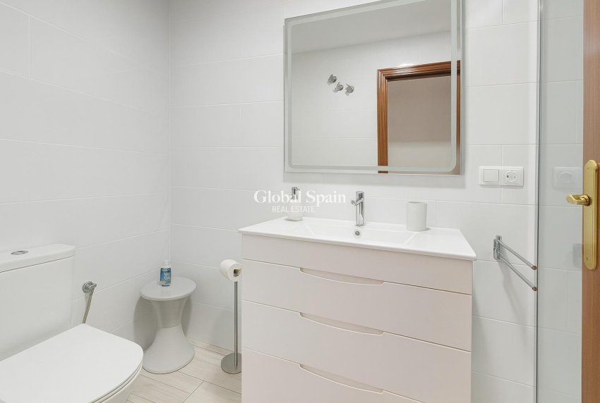 Revente - APPARTEMENT -
TORREVIEJA - Acequion