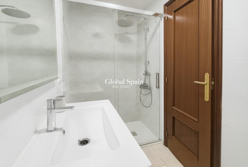 Revente - APPARTEMENT -
TORREVIEJA - Acequion