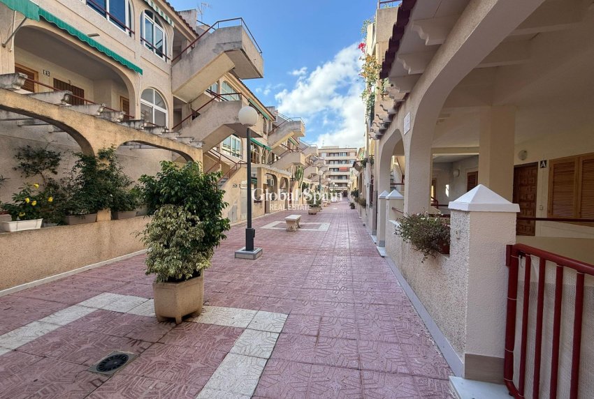 Revente - APPARTEMENT -
TORREVIEJA - Acequion
