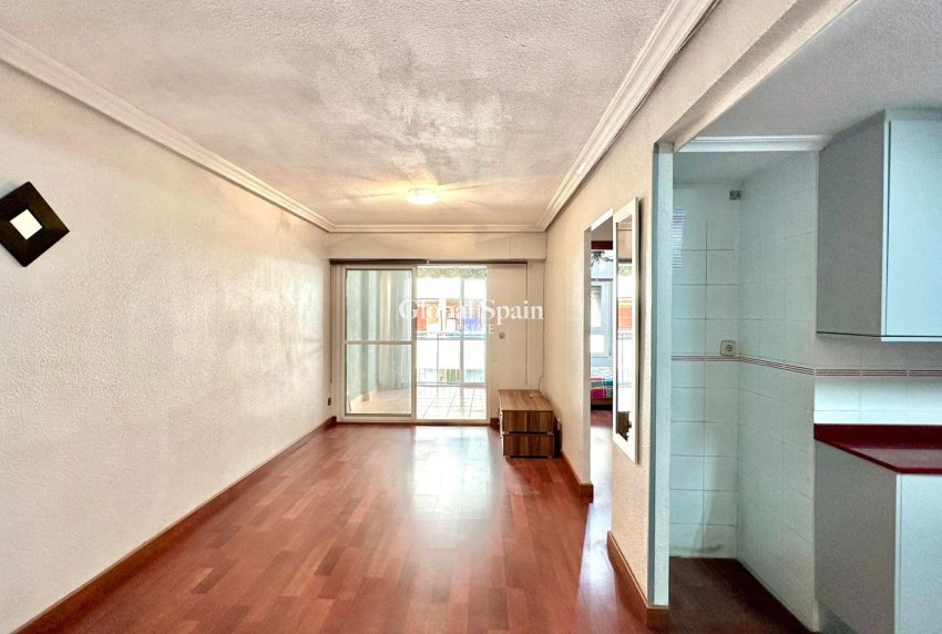 Revente - APPARTEMENT -
TORREVIEJA - Acequion