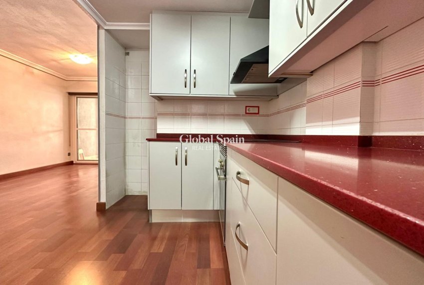 Revente - APPARTEMENT -
TORREVIEJA - Acequion