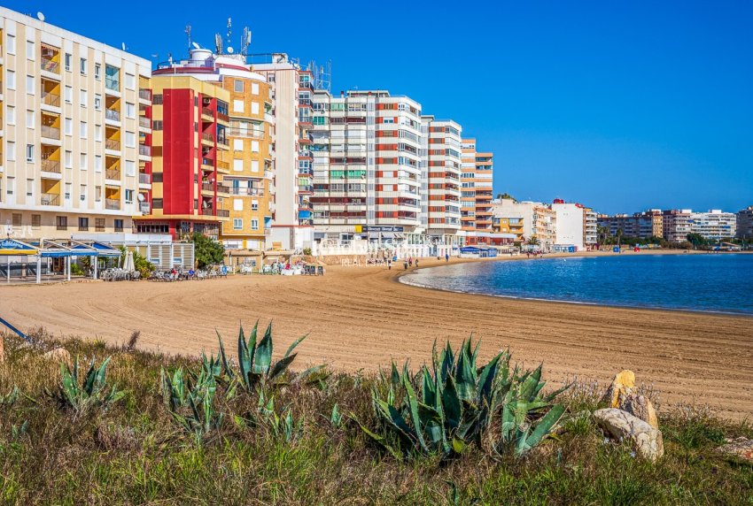 Revente - APPARTEMENT -
TORREVIEJA - Acequion