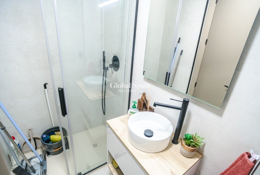 Revente - APPARTEMENT -
TORREVIEJA - Acequion