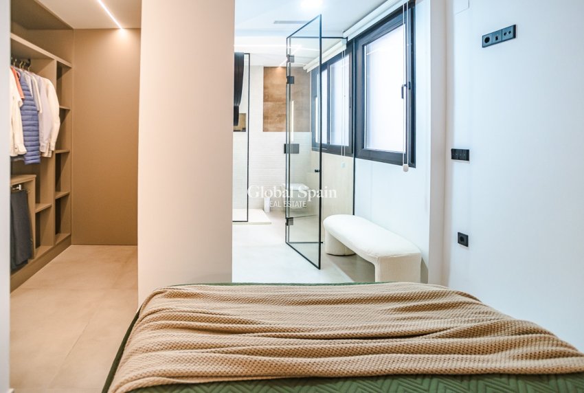 Revente - APPARTEMENT -
TORREVIEJA - Acequion