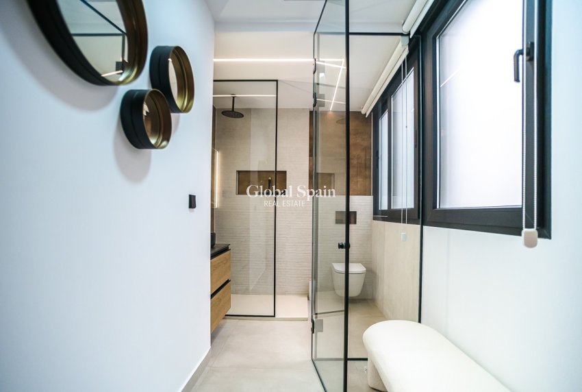 Revente - APPARTEMENT -
TORREVIEJA - Acequion