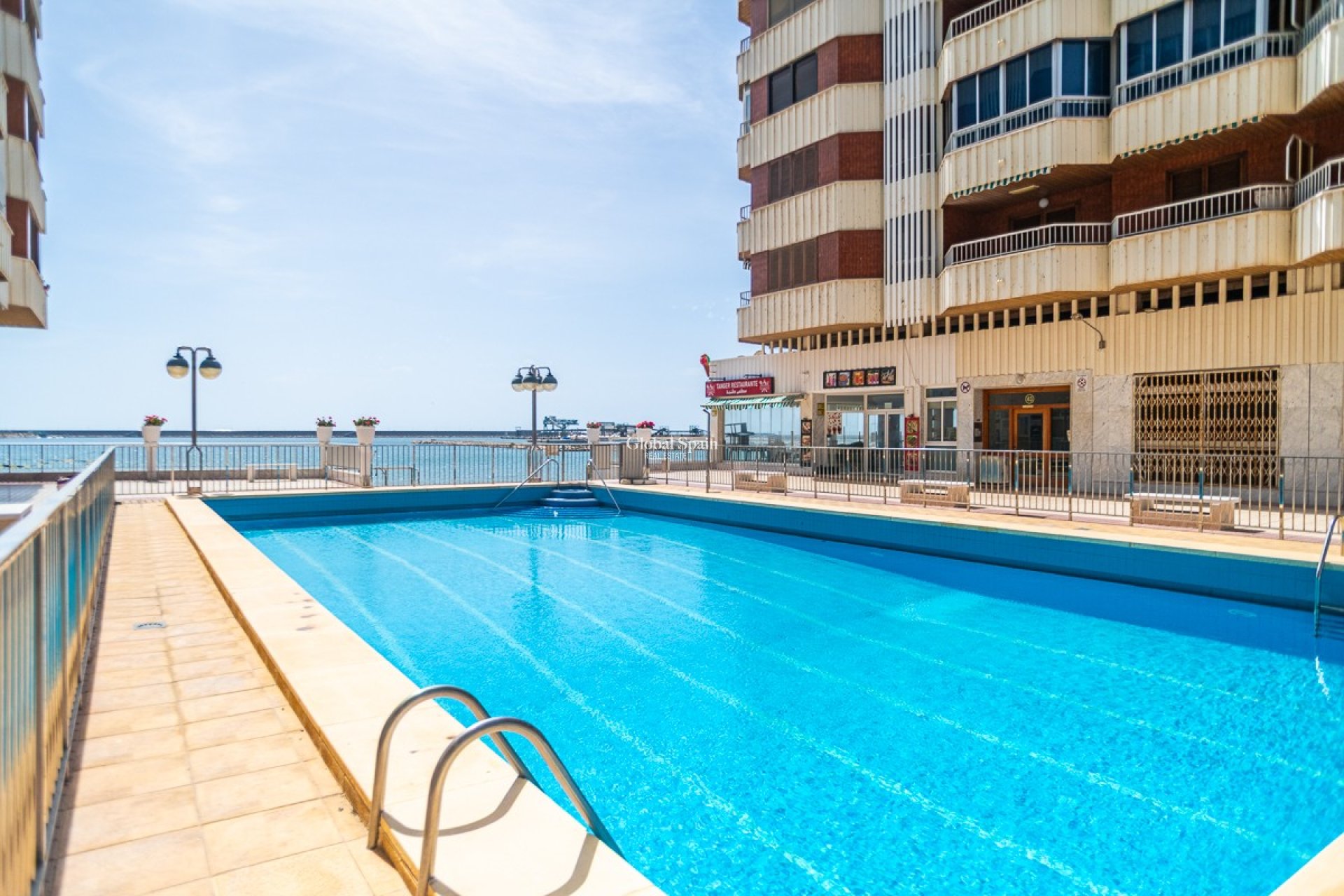 Revente - APPARTEMENT -
TORREVIEJA - Acequion