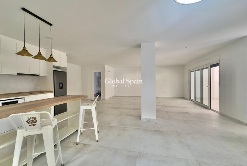 Revente - APPARTEMENT -
TORREVIEJA - Acequion