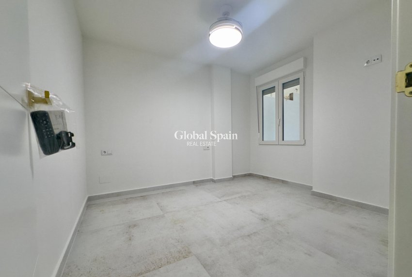 Revente - APPARTEMENT -
TORREVIEJA - Acequion