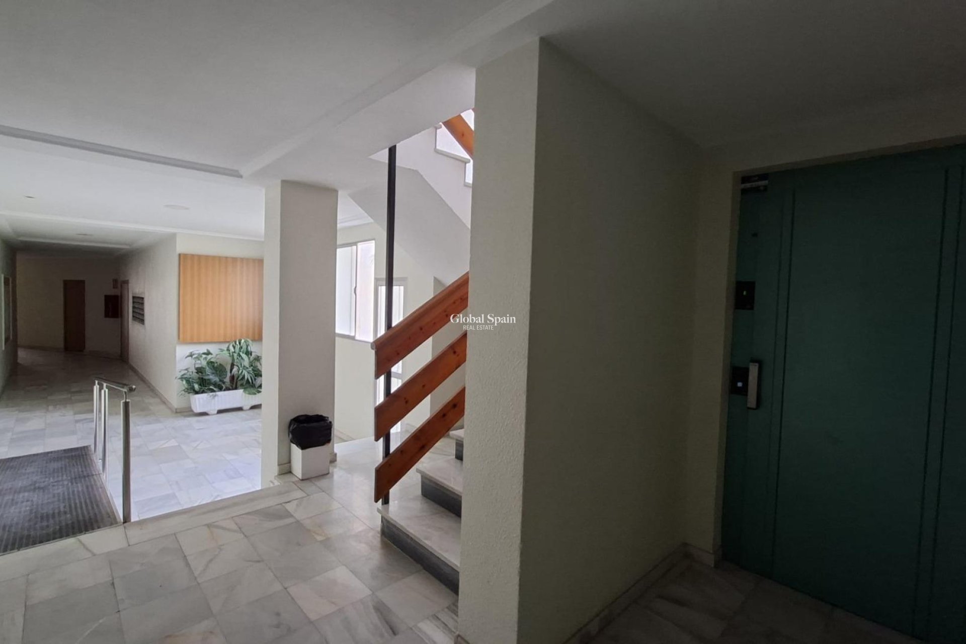 Revente - APPARTEMENT -
TORREVIEJA - Acequion