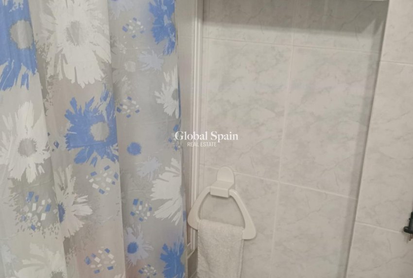 Revente - APPARTEMENT -
TORREVIEJA - Acequion