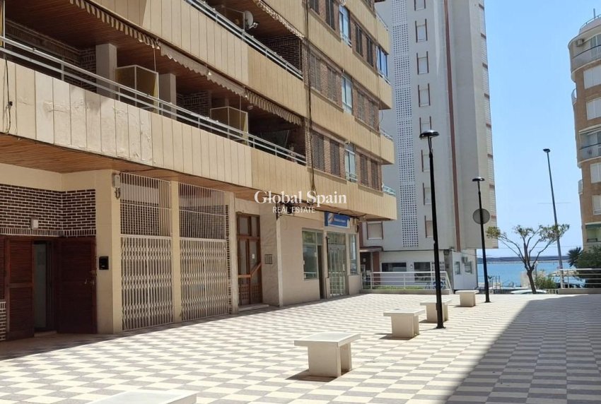 Revente - APPARTEMENT -
TORREVIEJA - Acequion
