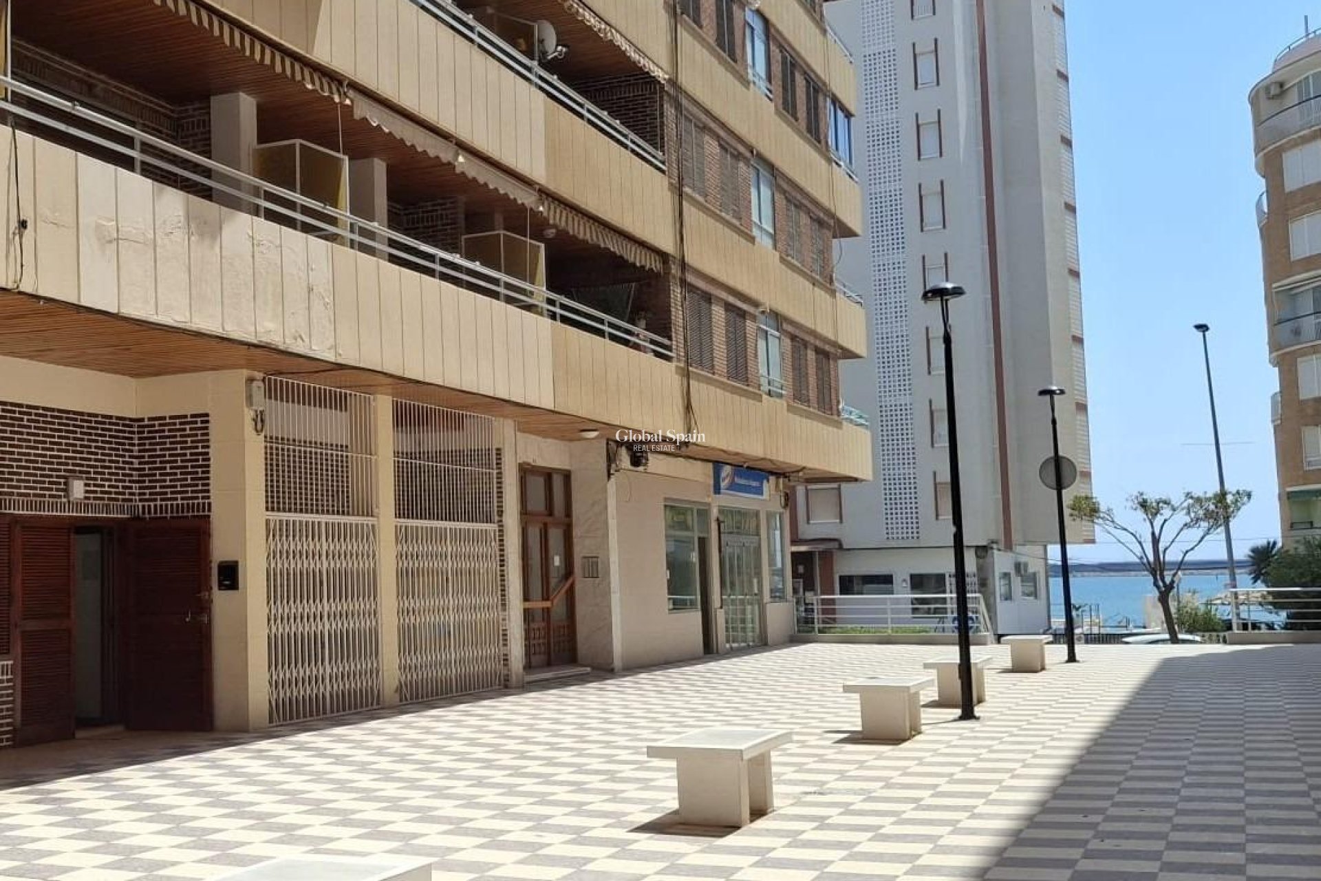 Revente - APPARTEMENT -
TORREVIEJA - Acequion